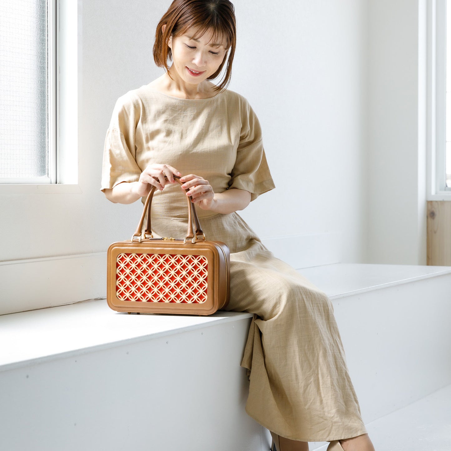 Hanakumiko handbag / Camel × Red