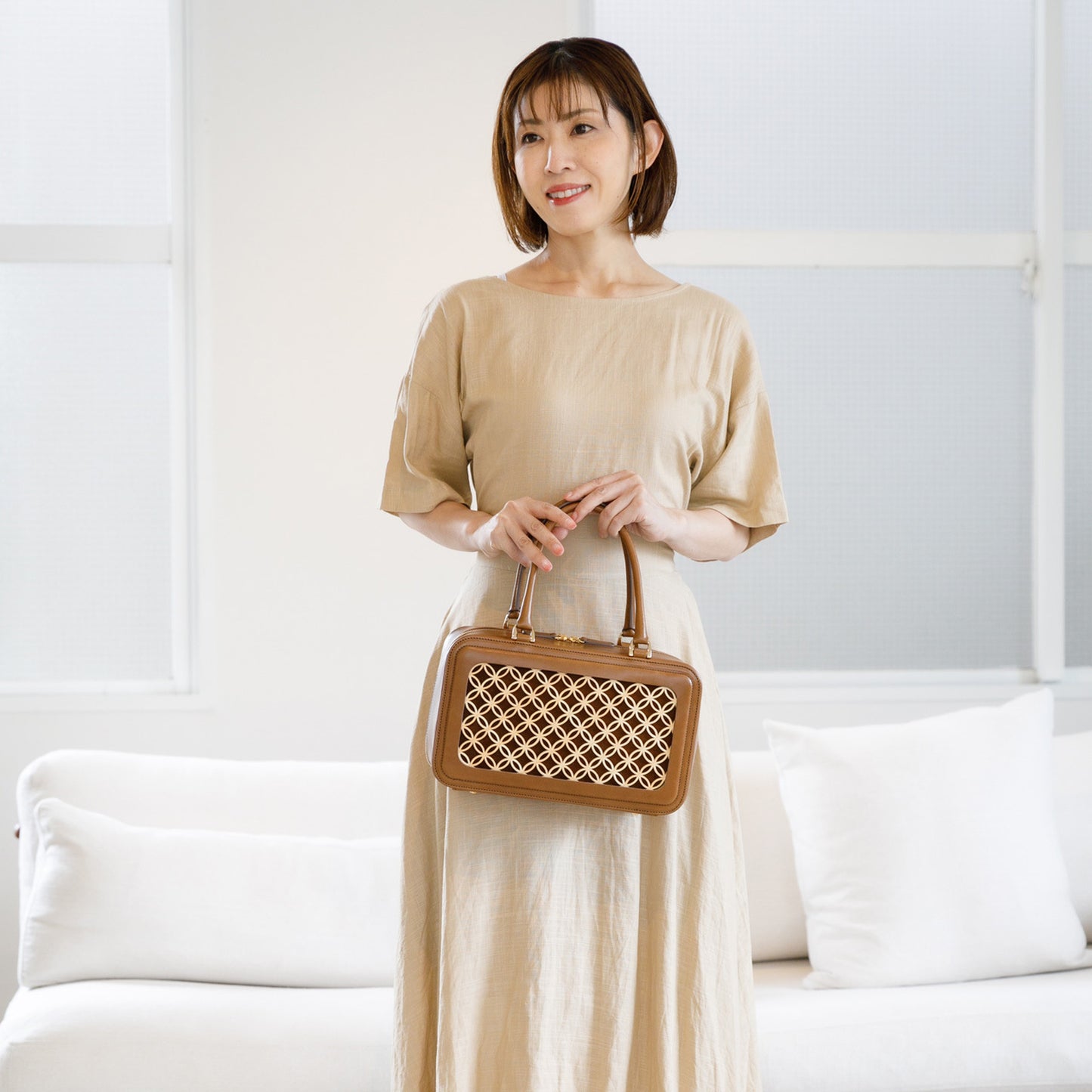 Hanakumiko handbag / Camel × Choco